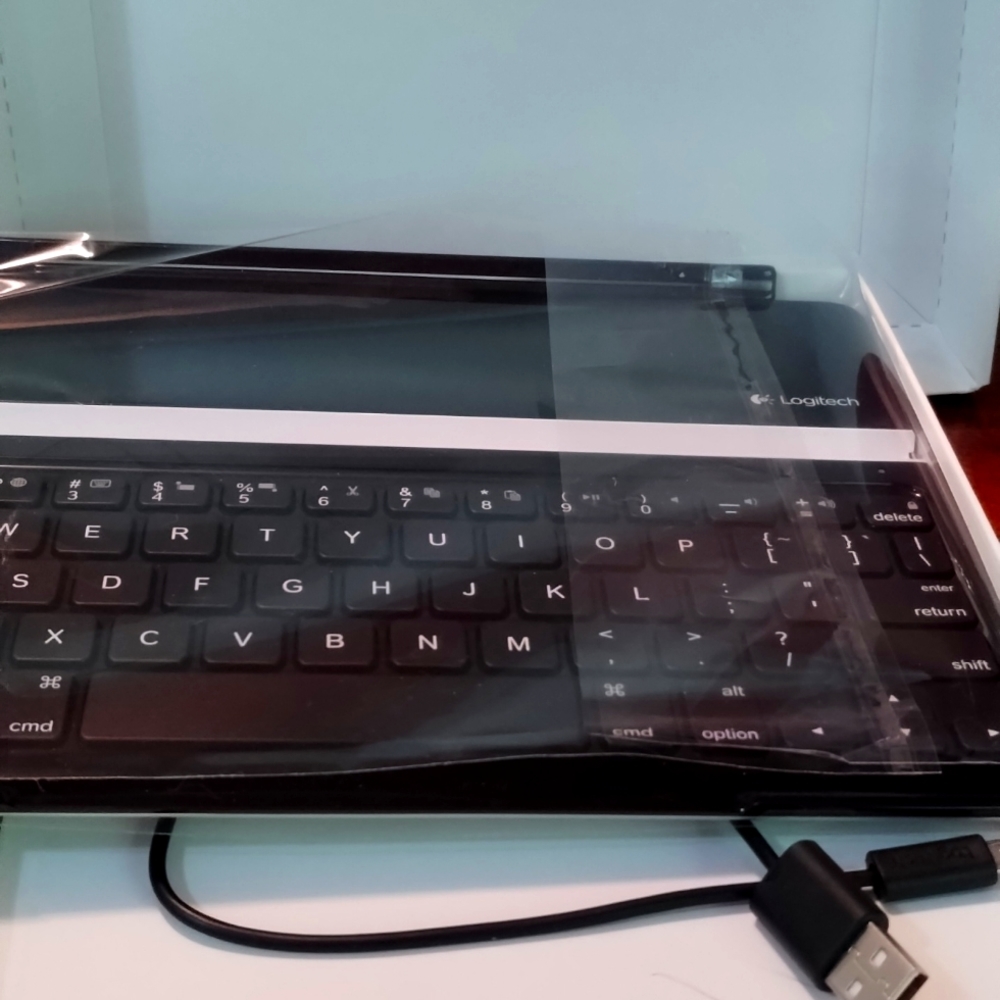 NIB Logitech Keyboard for Tablet